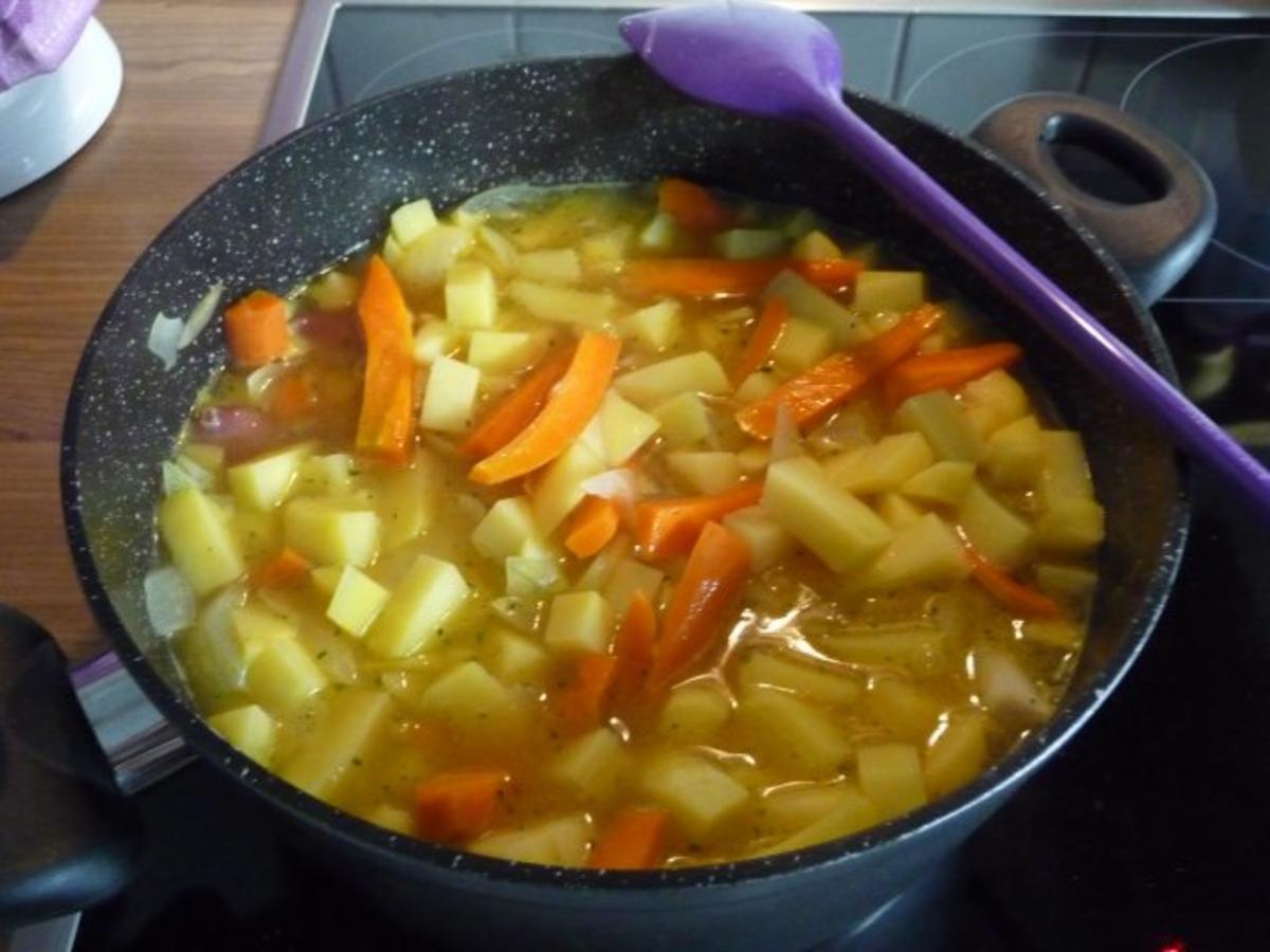 Suppen & Eintöpfe : Kartoffelsuppe mit Schwarzwälder Bauernwürstchen - Rezept - Bild Nr. 17