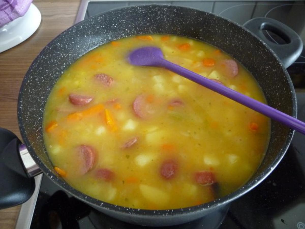 Suppen & Eintöpfe : Kartoffelsuppe mit Schwarzwälder Bauernwürstchen - Rezept - Bild Nr. 21