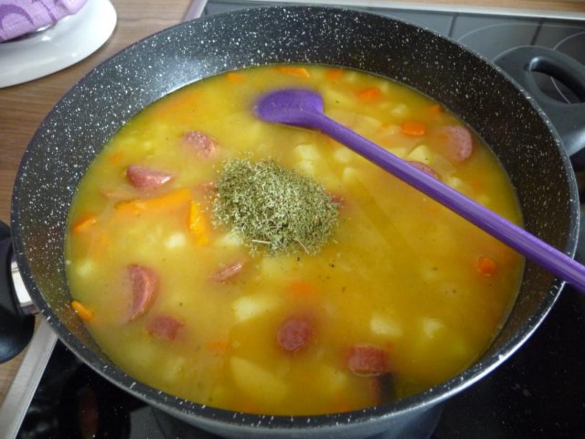 Suppen & Eintöpfe : Kartoffelsuppe mit Schwarzwälder Bauernwürstchen - Rezept - Bild Nr. 23
