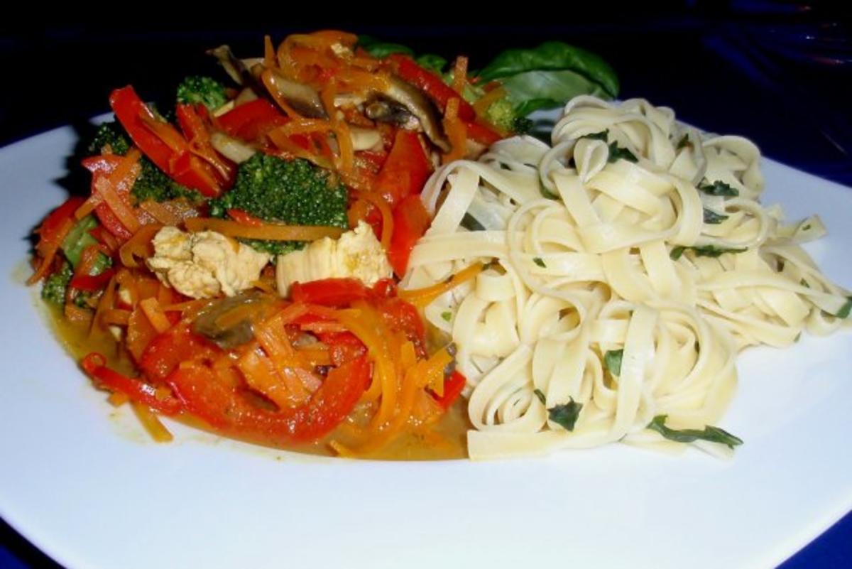 Scharfes buntes Curryhähnchen mit Fettucine - Rezept - Bild Nr. 8