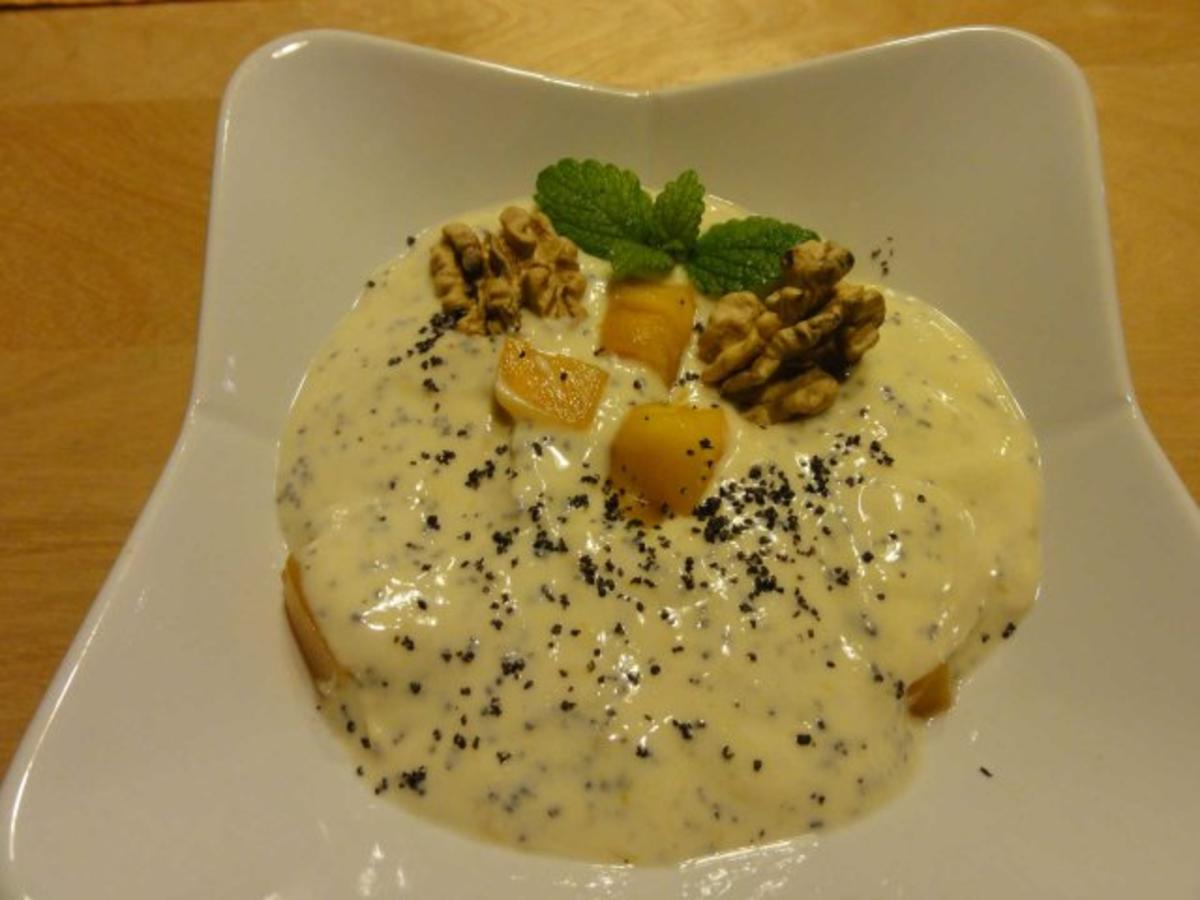 Mango-Joghurt mit Mohn und Walnuss - Rezept
