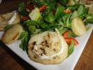 Walnuss-Ziegenrolle mit Birne auf Feldsalat - Rezept