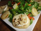 Walnuss-Ziegenrolle mit Birne auf Feldsalat - Rezept