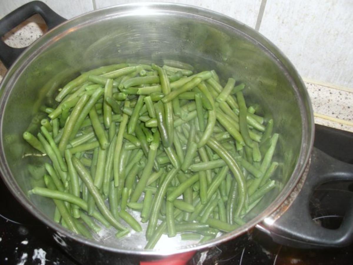 Hähnchen auf Kartoffel-Bohnen-Salat - Rezept - Bild Nr. 5