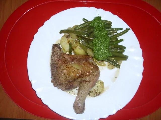 Hähnchen auf Kartoffel-Bohnen-Salat - Rezept