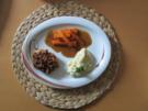 Schweinefilet mit Schwarzbrotkruste, dazu Selleriepüree und karamilisierte Möhren - Rezept