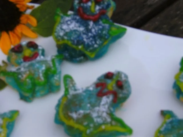 " Happy Halloween " Blätterteig-Figuren " sollten Geister sein" ;-)) von Daniel - Rezept - Bild Nr. 10