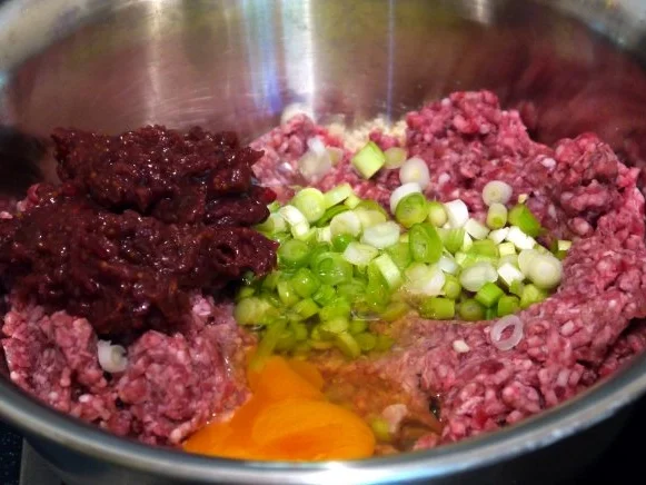 Feigen-Ziegenkäse-Bouletten auf Rahm-Wirsing - Rezept - Bild Nr. 3