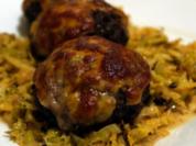 Rezept: Feigen-Ziegenkäse-Bouletten auf Rahm-Wirsing Feigen-Ziegenkäse-Bouletten auf Rahm-Wirsing - Rezept