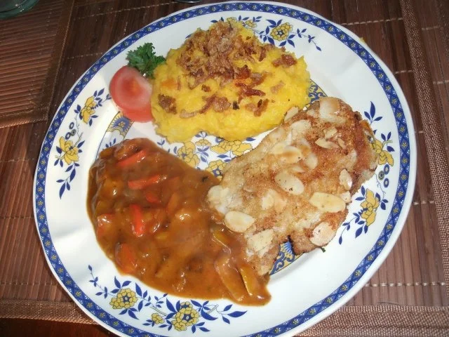 Schweinelachscheiben in knuspriger Mandelblättchenpanade - Rezept - Bild Nr. 2