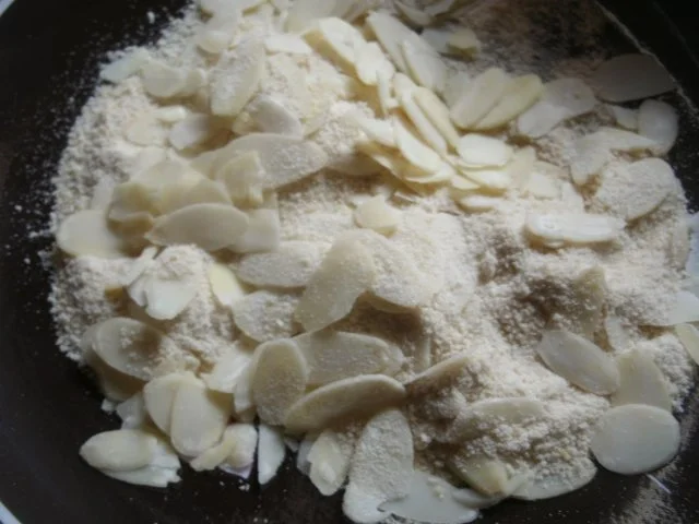 Schweinelachscheiben in knuspriger Mandelblättchenpanade - Rezept - Bild Nr. 4