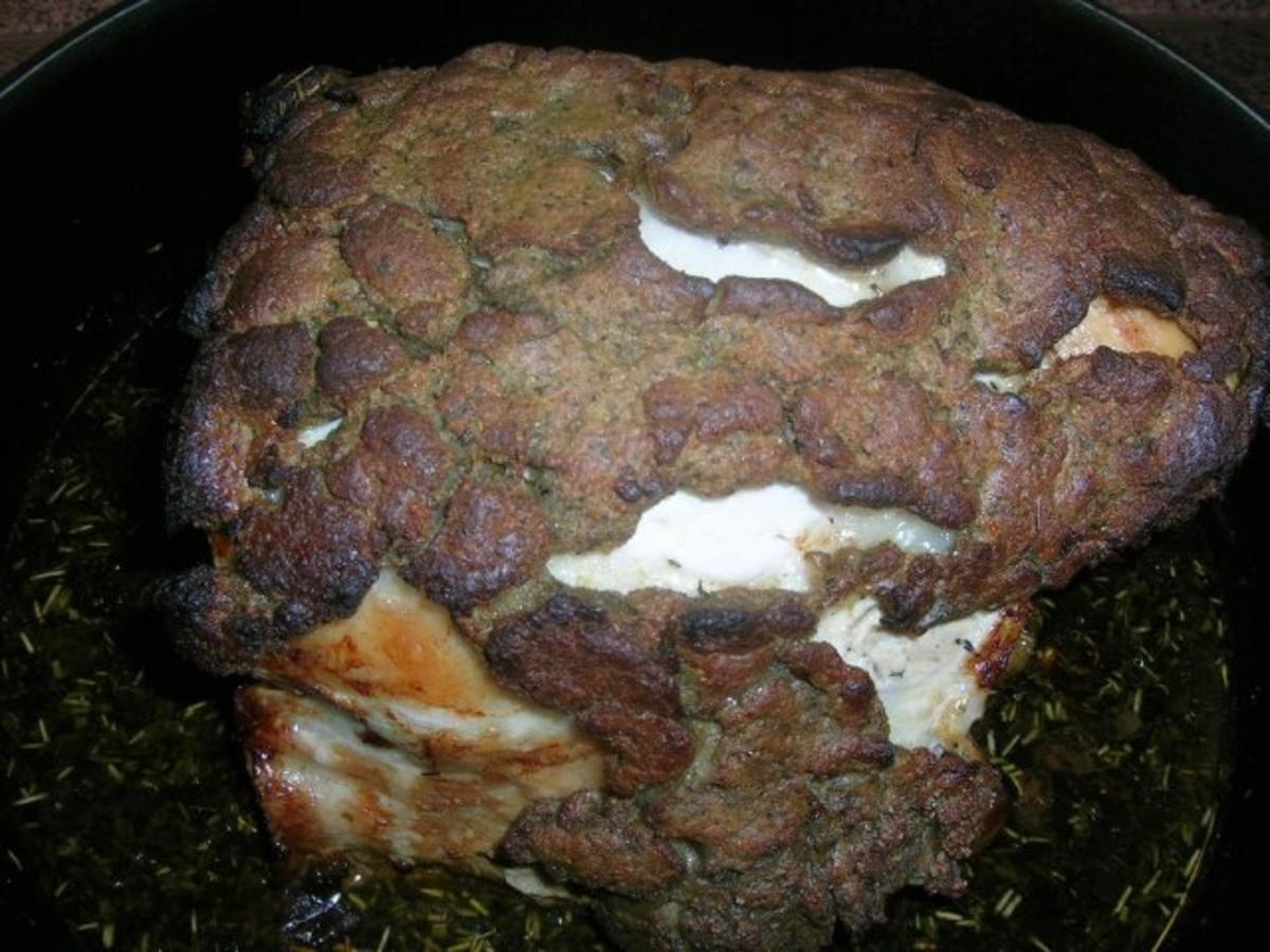 gebratenes Schweinekotelett im Ganzen,  Kräuter-Brotkruste mit geschm.Tomaten und Röstkart - Rezept - Bild Nr. 7