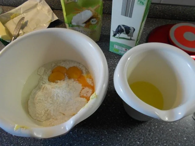 Gold in Gold Gugelhupf (Mandelsandkuchen) - Rezept - Bild Nr. 3