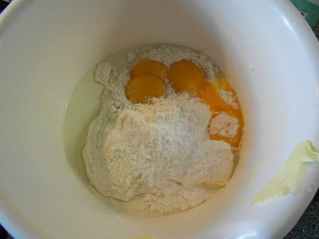 Gold in Gold Gugelhupf (Mandelsandkuchen) - Rezept - Bild Nr. 4