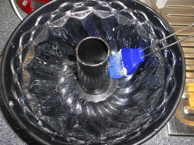 Gold in Gold Gugelhupf (Mandelsandkuchen) - Rezept - Bild Nr. 6