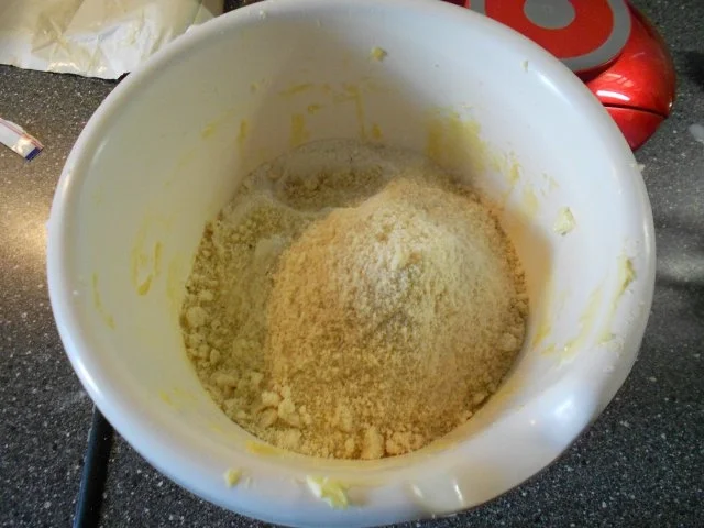 Gold in Gold Gugelhupf (Mandelsandkuchen) - Rezept - Bild Nr. 9