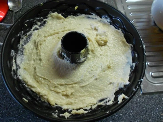 Gold in Gold Gugelhupf (Mandelsandkuchen) - Rezept - Bild Nr. 13