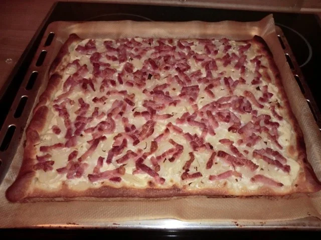 Pizza-Flammkuchen - Rezept