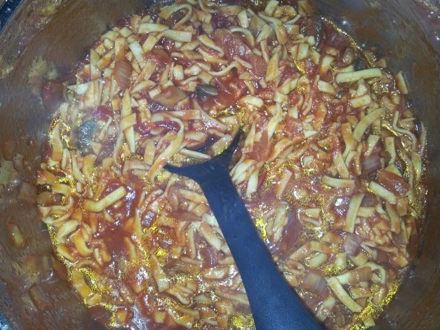 Tagliatelle mit Tomatensoße und gebratener Jagdwurst - Rezept - Bild Nr. 2