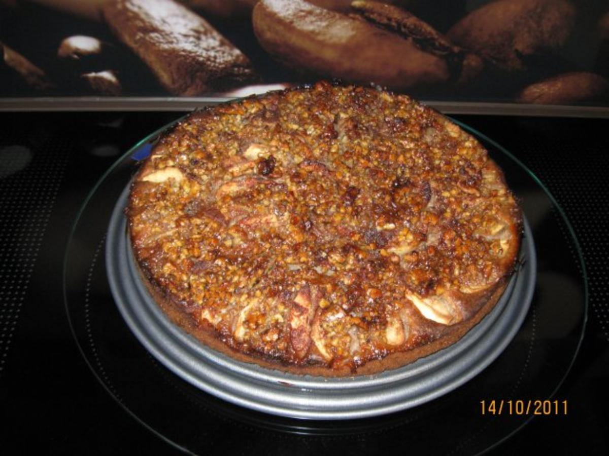 Warme Apfeltarte mit Nusskruste - Rezept - kochbar.de