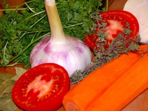 FOND DE VOLAILLE  / GEFLÜGELFOND  (GEFLÜGELBOUILLON) - Rezept - Bild Nr. 2