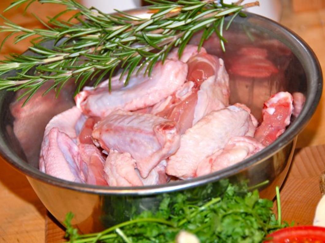 FOND DE VOLAILLE / GEFLÜGELFOND (GEFLÜGELBOUILLON) Rezept kochbar.de