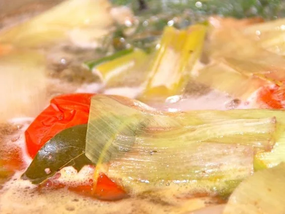 FOND DE VOLAILLE  / GEFLÜGELFOND  (GEFLÜGELBOUILLON) - Rezept - Bild Nr. 7