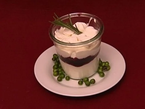 Blaubeercrème mit Rosmarin und Baiserhaube (Judith Hildebrandt) - Rezept