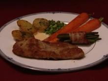 Paniertes Kalbsschnitzel à la Resi mit Butterkartoffeln und Marktgemüse (Willi Lemke) - Rezept