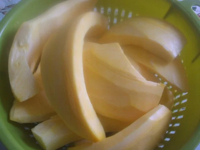 Kürbis-Crem-Suppe  mit  ( selbstgebackenen Brötchen ) - Rezept - Bild Nr. 3