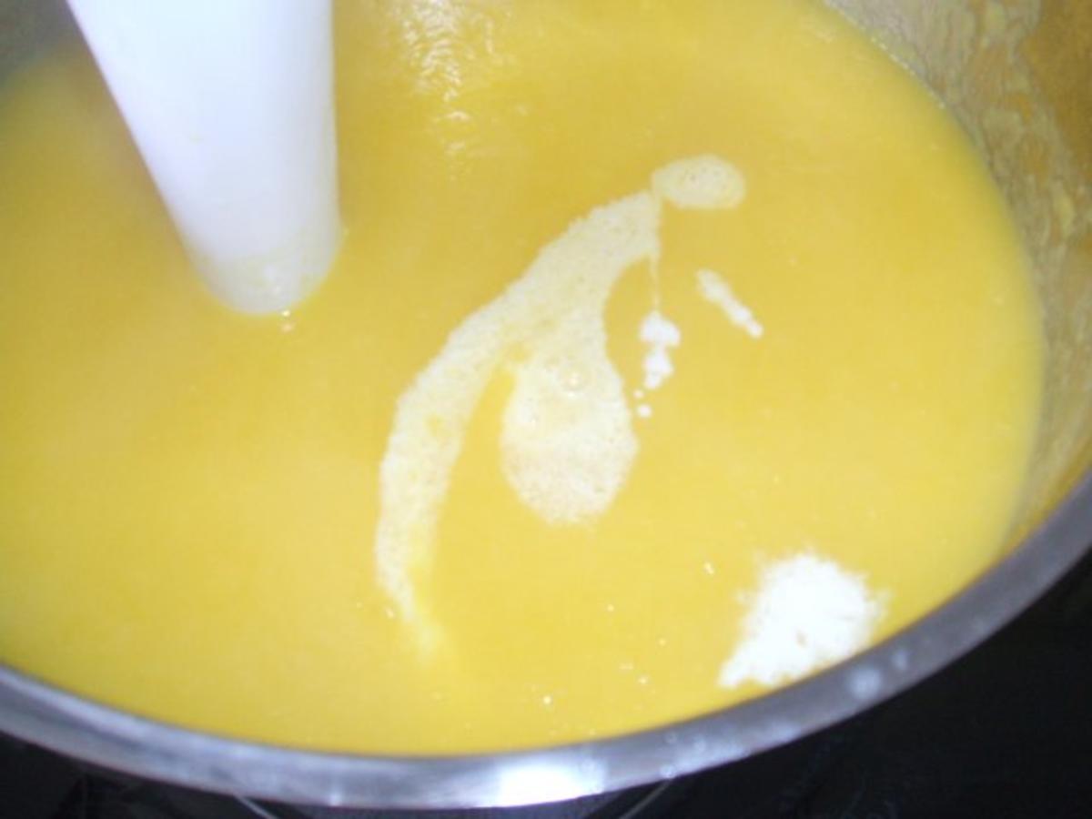 Kürbis-Crem-Suppe  mit  ( selbstgebackenen Brötchen ) - Rezept - Bild Nr. 4