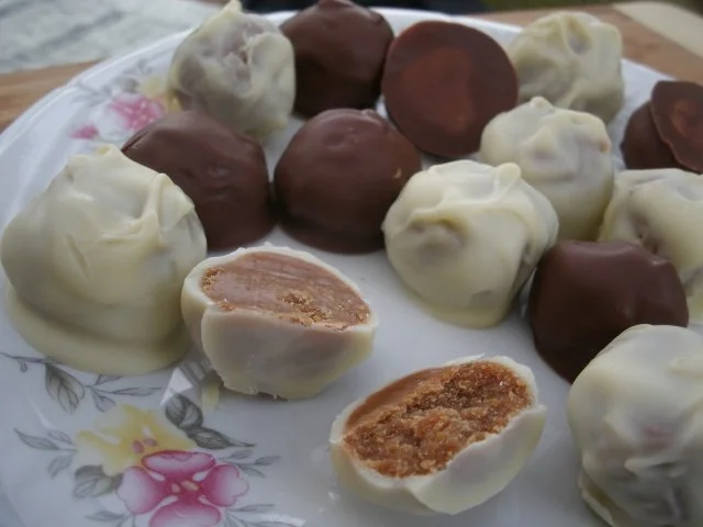 Rezept: Weiches Karamel mit Schokoüberzug Weiches Karamel mit Schokoüberzug - Rezept