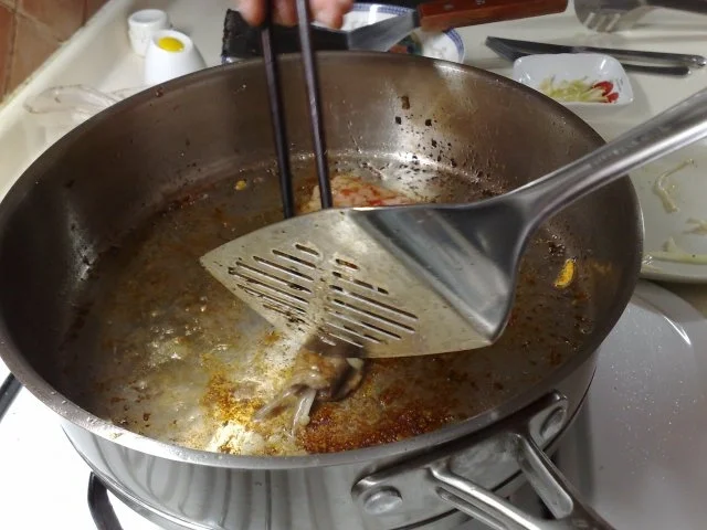 Asiatische Rindfleischröllchen auf Kartoffel-Paprikabett - Rezept - Bild Nr. 6