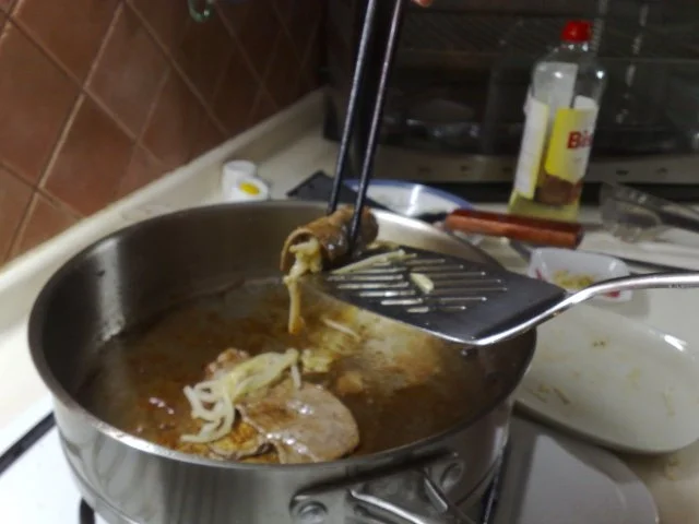 Asiatische Rindfleischröllchen auf Kartoffel-Paprikabett - Rezept - Bild Nr. 7