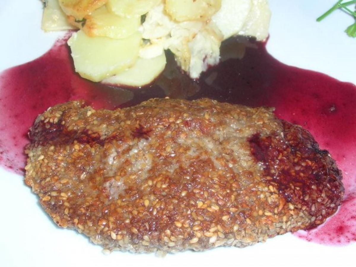 Hirschschnitzel in einem knusprigen Mantel aus Sesam, Kokosnusssplittern mit Koriander, - Rezept - Bild Nr. 3