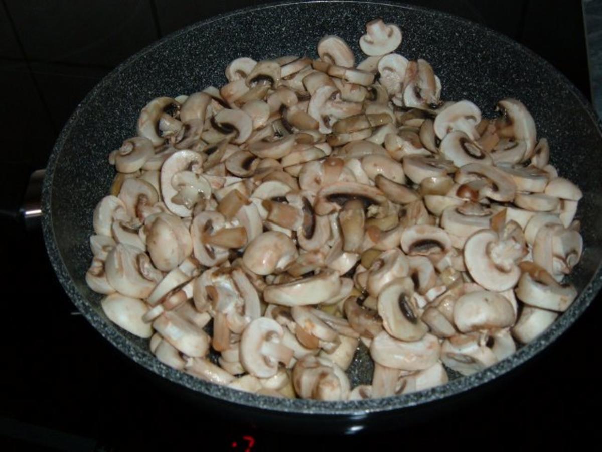 Blätterteig : Tarte mit Champignons und Käse - einfach - von SCHNEEROSE