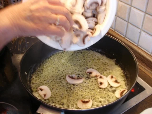 Semmelknödel mit Schwammerlsauce - Rezept - Bild Nr. 32