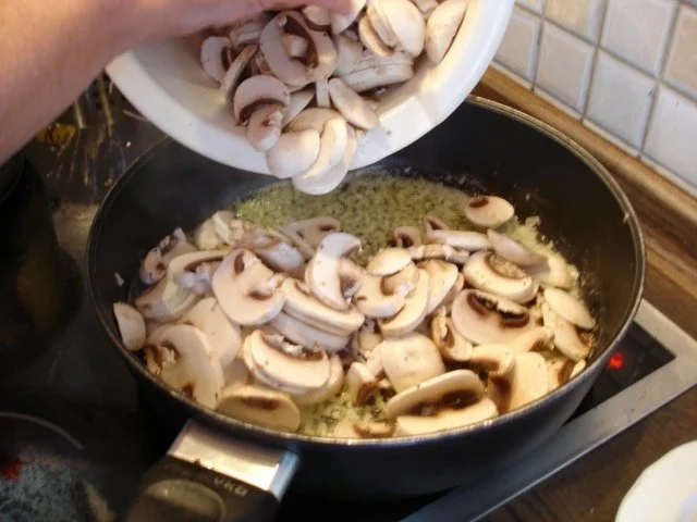 Semmelknödel mit Schwammerlsauce - Rezept - Bild Nr. 33