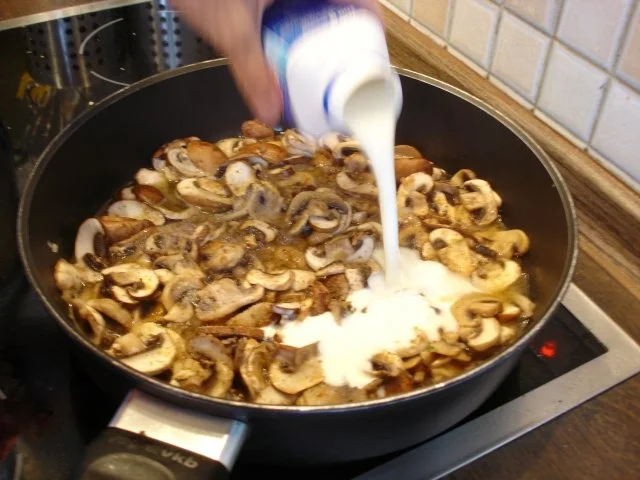 Semmelknödel mit Schwammerlsauce - Rezept - Bild Nr. 37