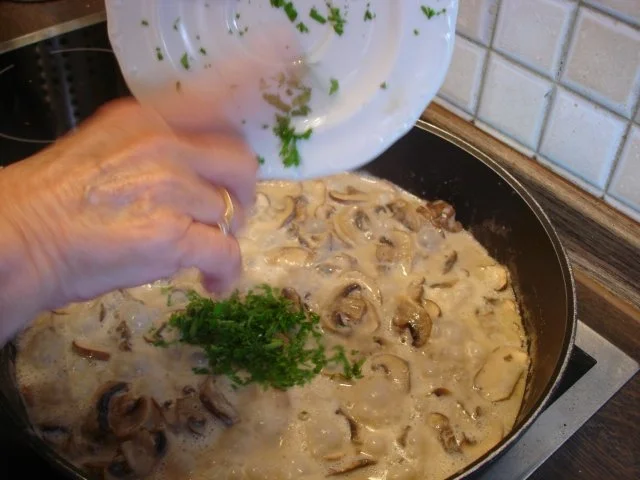 Semmelknödel mit Schwammerlsauce - Rezept - Bild Nr. 40