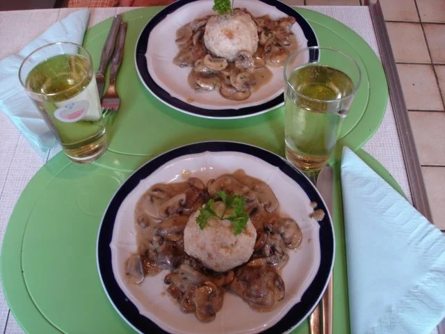 Semmelknödel mit Schwammerlsauce - Rezept - Bild Nr. 42