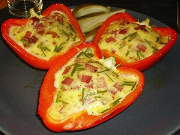 Rezept: Paprikaschiffchen aus dem Ofen Paprikaschiffchen aus dem Ofen - Rezept