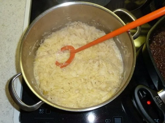 Rezept: Grützwurst mit Rahmsauerkraut und Kartoffelpüree Bild Nr. 4 Grützwurst mit Rahmsauerkraut und Kartoffelpüree - Rezept - Bild Nr. 4