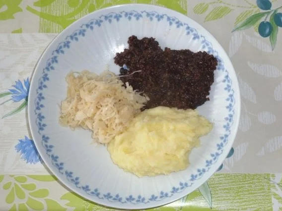 Rezept: Grützwurst mit Rahmsauerkraut und Kartoffelpüree Bild Nr. 6 Grützwurst mit Rahmsauerkraut und Kartoffelpüree - Rezept - Bild Nr. 6