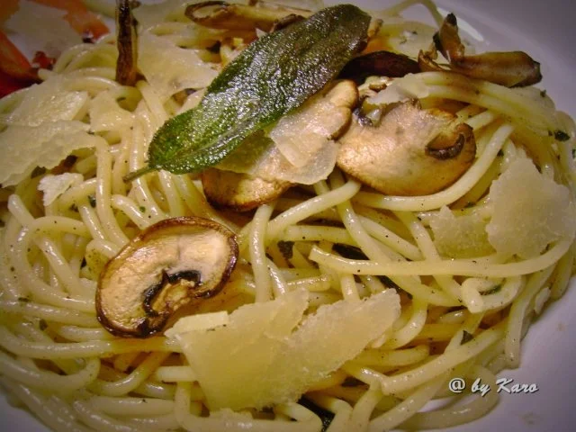 Pasta mit gebratenem Salbei und Champignon - Rezept