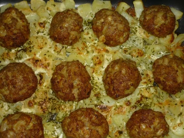 Rezept: Frikadellen auf einem Kartoffelbett Bild Nr. 4 Frikadellen auf einem Kartoffelbett - Rezept - Bild Nr. 4