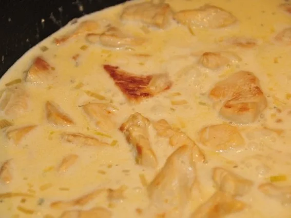 Hühnergeschnetzeltes nach Zürcher Art mit Rösti - Rezept - Bild Nr. 5