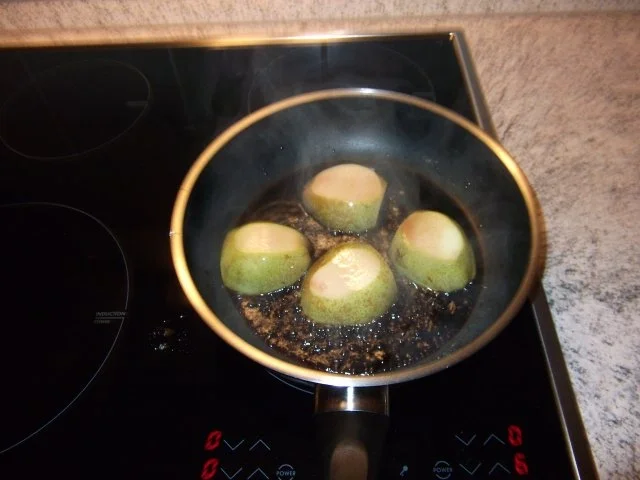 Rezept: Rotwein-Cassisbirne im Blätterteig Dieter´s Art Bild Nr. 5 Rotwein-Cassisbirne im Blätterteig Dieter´s Art - Rezept - Bild Nr. 5