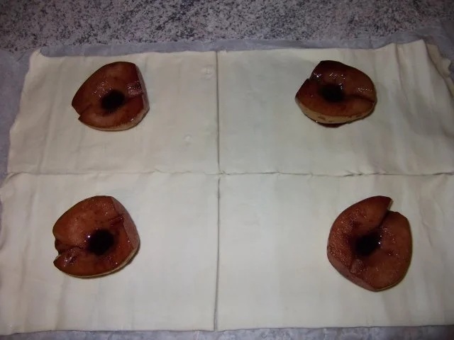 Rezept: Rotwein-Cassisbirne im Blätterteig Dieter´s Art Bild Nr. 7 Rotwein-Cassisbirne im Blätterteig Dieter´s Art - Rezept - Bild Nr. 7