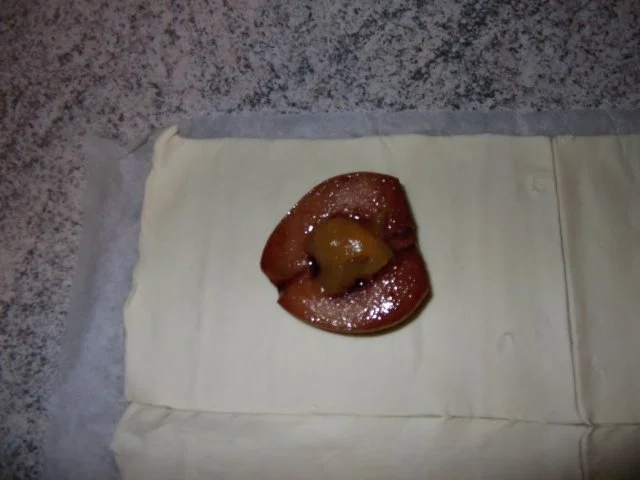 Rezept: Rotwein-Cassisbirne im Blätterteig Dieter´s Art Bild Nr. 8 Rotwein-Cassisbirne im Blätterteig Dieter´s Art - Rezept - Bild Nr. 8